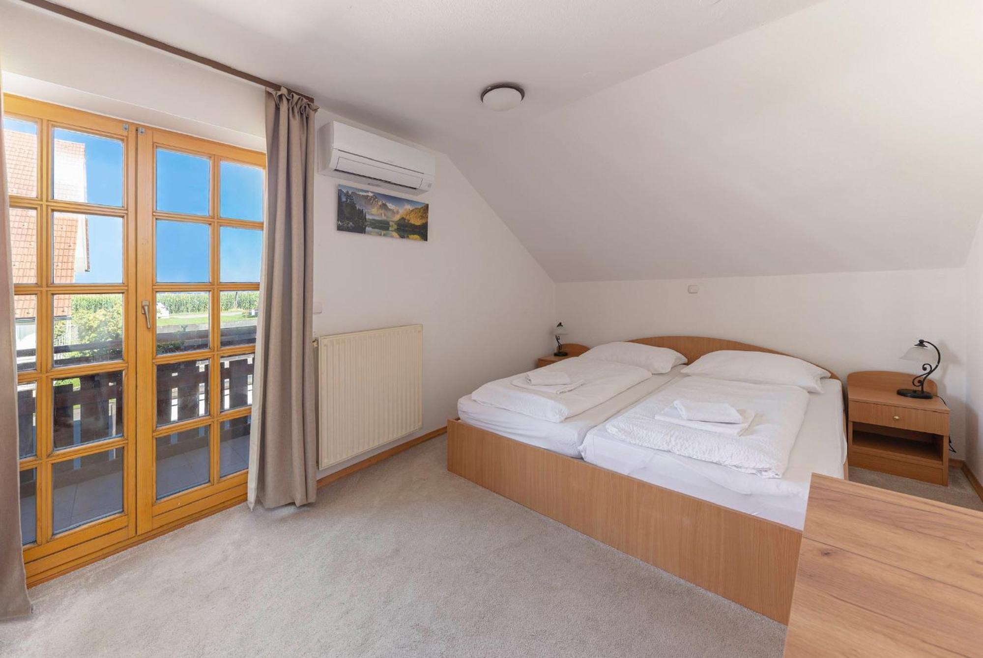 Gostilna Logar Otel Hotemaze Dış mekan fotoğraf