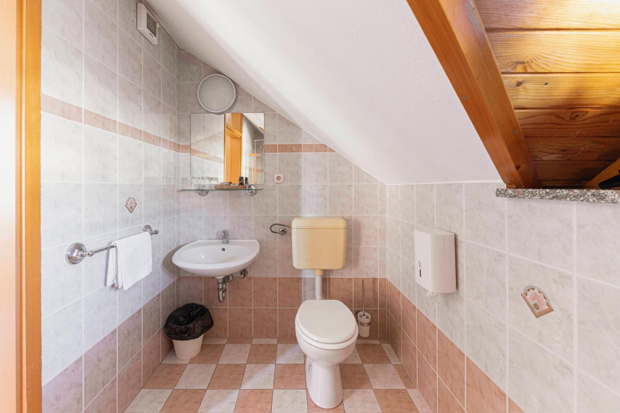Gostilna Logar Otel Hotemaze Dış mekan fotoğraf