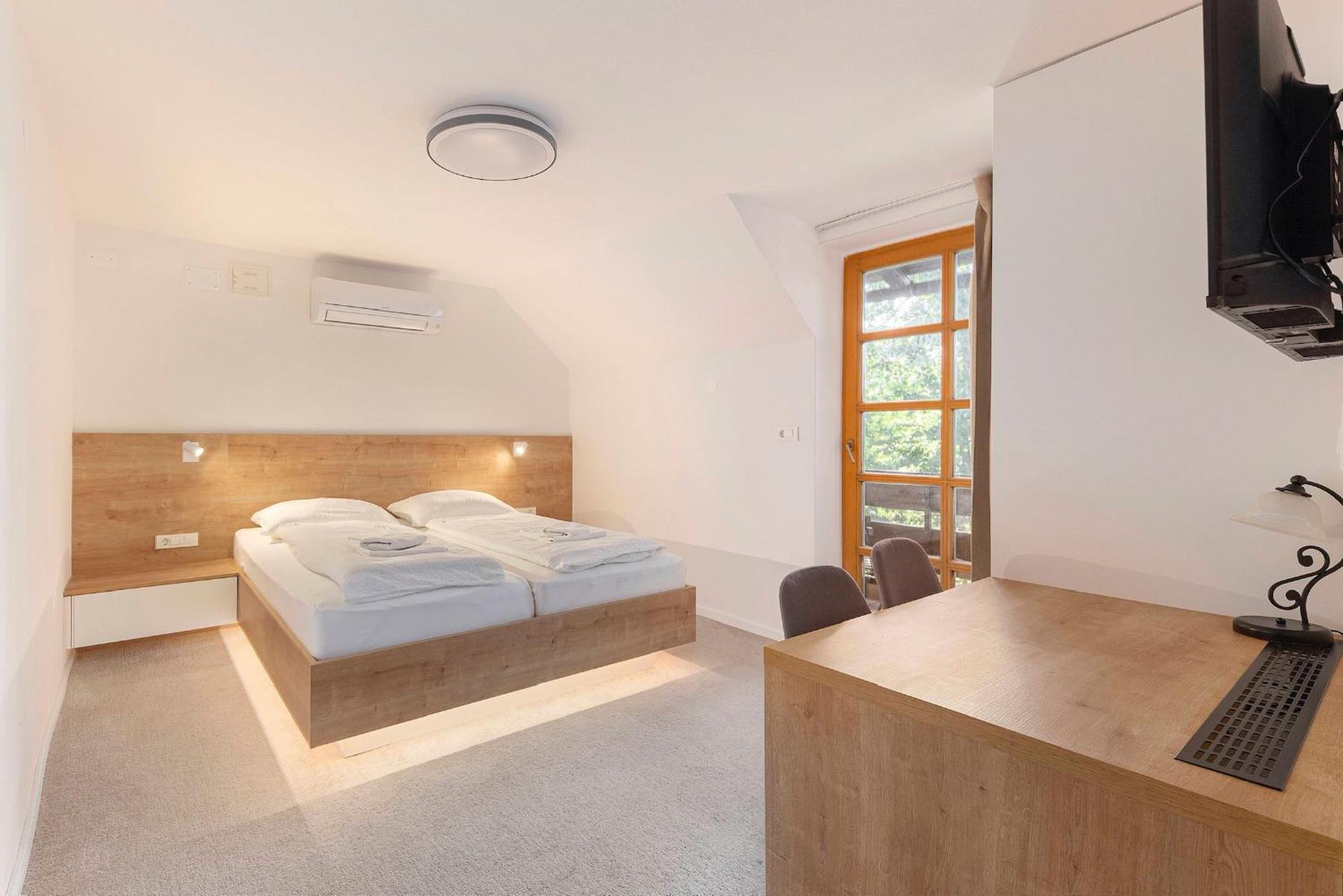 Gostilna Logar Otel Hotemaze Dış mekan fotoğraf